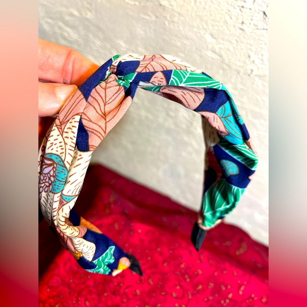 Headband-NEW, excellent quality floral design, satin/ silk like fabric wrap